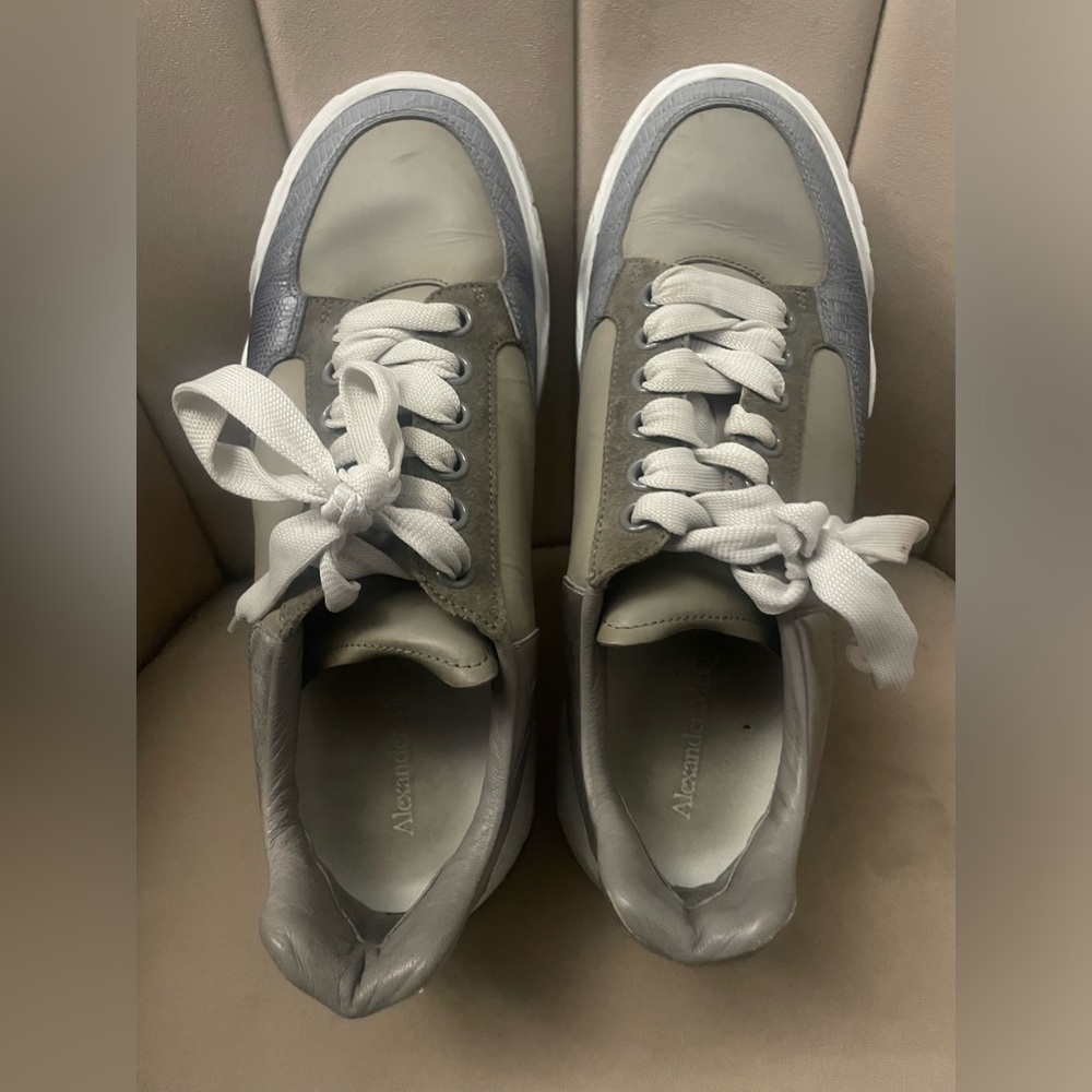 Alexander McQueen Men's Low-Top Sneakers in Gray and White